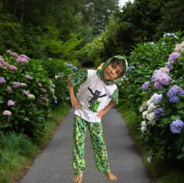 WhatsApp Image 2025-12-16 at 10.44.52 AM (1) Minecraft Pijamas para niños Enemy Mob Group - Conjunto de regalo de pijama de 2 piezas