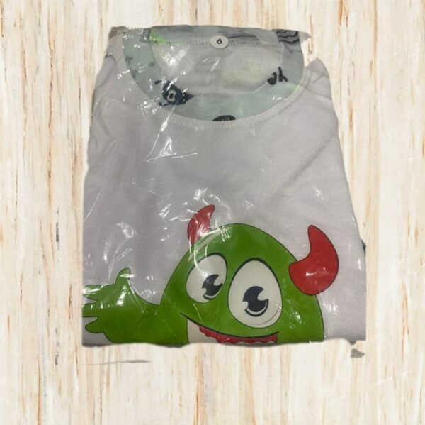 WhatsApp Image 2025-12-18 at 4.53.07 PM Conjunto de pijama corta con un estampado de monstruo verde