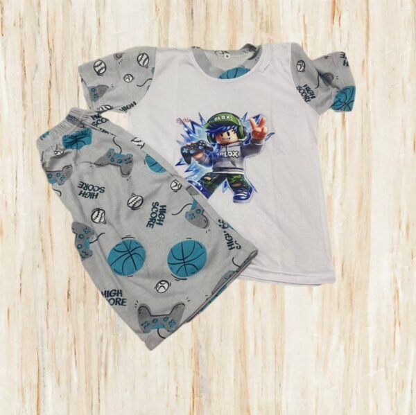 Conjunto de pijama corta con temática de videojuego